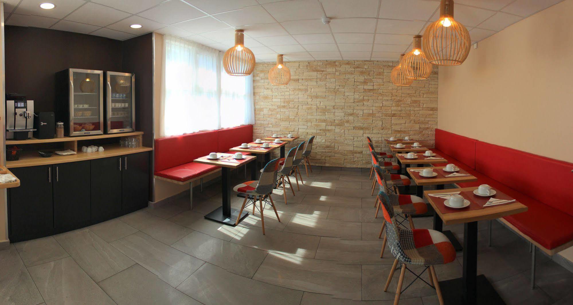 Wink Hotel Juvisy Exterior foto